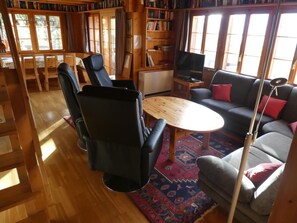 TV - Chalet Buebeberg holiday home with 8 beds (Hasliberg Wasserwendi)