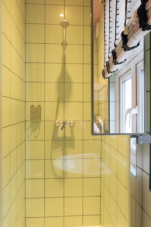 Classic Double Room | Bathroom shower