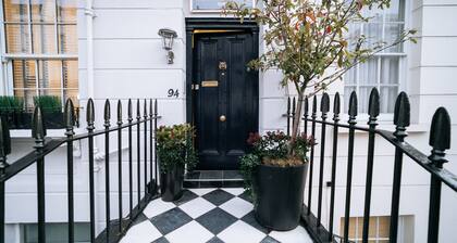 The Warwick by Aura Collection
