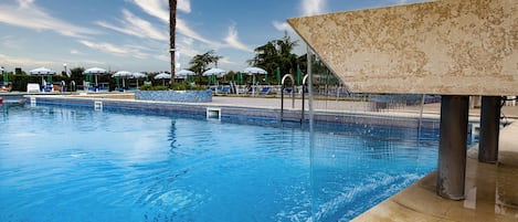 Seasonal outdoor pool, open 9:00 AM to 7:00 PM, pool umbrellas