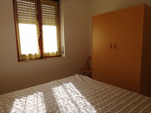 2 bedrooms, desk - Appartamenti Fronte Mare (Castelsardo)