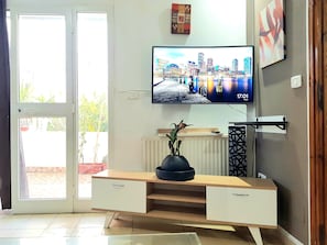 Casa Confort | Sala de estar | Televisión de pantalla plana, Netflix y películas con cargo 