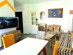 Villa exclusiva, 2 habitaciones, junto a la playa | Área de sala de estar | Televisión de pantalla plana, Netflix y películas con cargo 