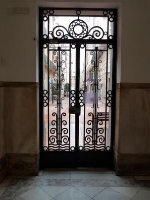 Interior entrance - Pensión Sotelo (Logroño)