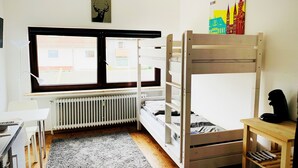 1 bedroom, individually decorated, individually furnished, bed sheets - Living at Klassvilla - Weserwehr No. 6 (Bremen)
