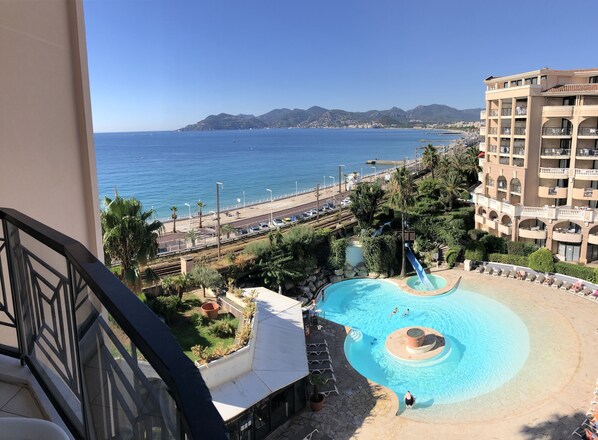 Outdoor pool - Cannes holiday apartment 606 with balcony, sea view, A/C and parking (Provence-Alpes-Côte-D’Azur)