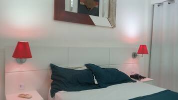 Quarto, vista para a cidade | Individualmente decorados, individualmente mobiliados