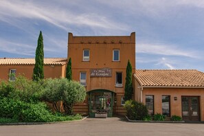 Front of property - Le Mas De Gaujac (Lezignan-Corbieres)