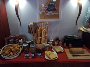 Daily buffet breakfast for a fee - Le Mas De Gaujac (Lezignan-Corbieres)