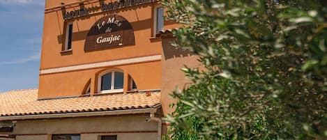 Fachada da propriedade