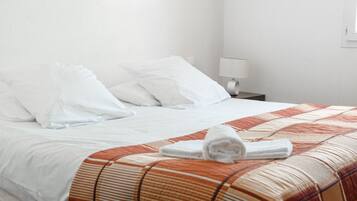 Chambre Quadruple Familiale | Décoration personnalisée, ameublement personnalisé, bureau