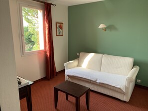 家庭四人房 | 特色装修、特色家居、办公桌、笔记本电脑工作区