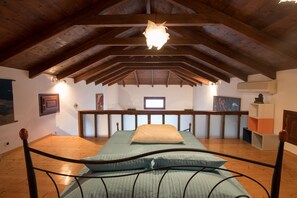 Villa | 2 bedrooms, Egyptian cotton sheets, premium bedding, desk