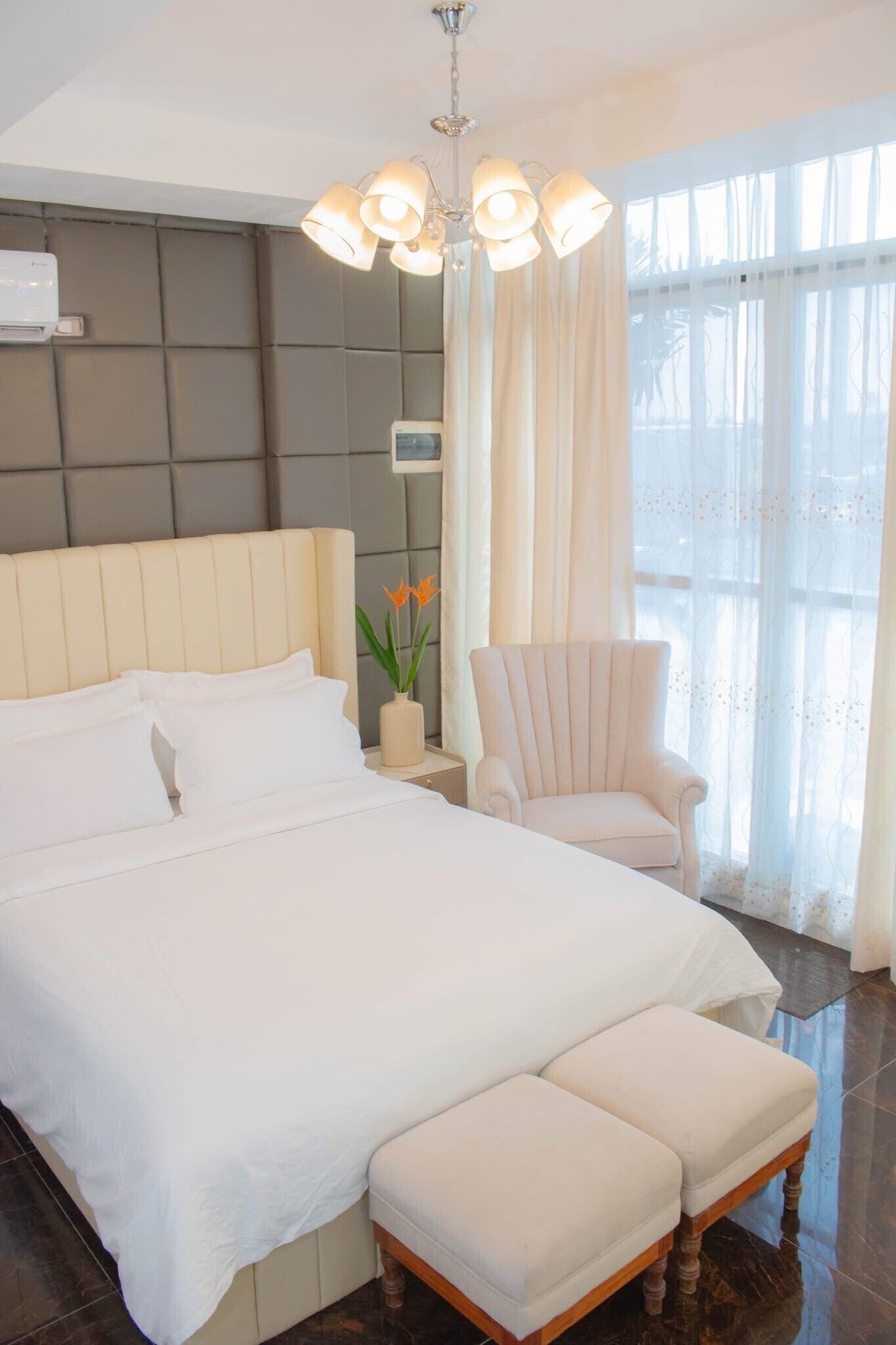 Honeymoon-Penthouse, 1 Queen-Bett, Balkon, Gartenblick | Individuell eingerichtet, schallisolierte Zimmer, kostenloses WLAN