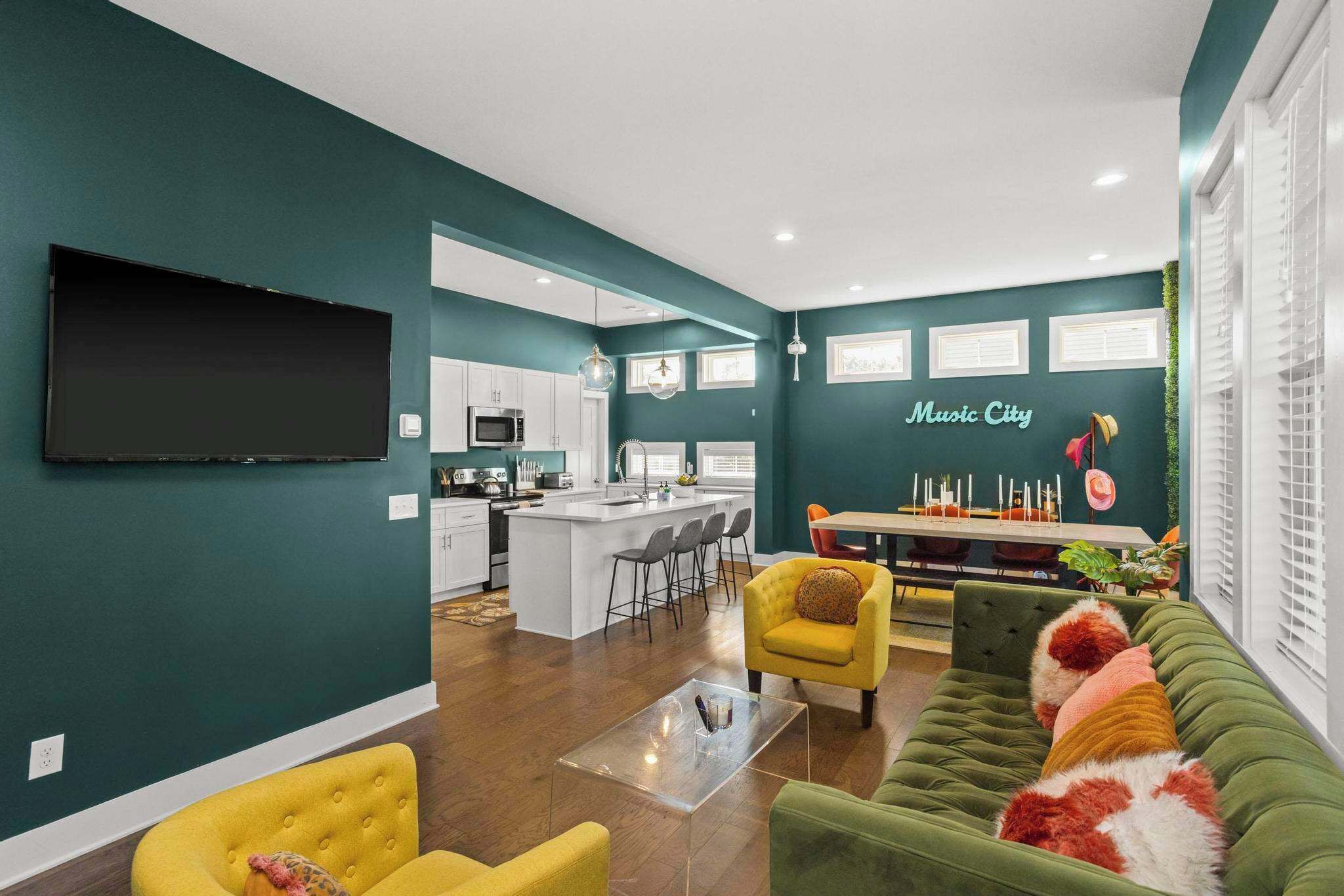 Televisión y oficina 