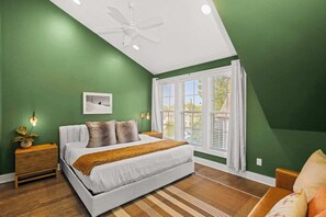 4 bedrooms, iron/ironing board, WiFi, bed sheets