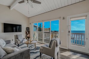 TV - Oceanfront with stunning views.  (San Diego)