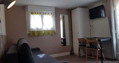 furnished studio in comfortable single-family house with mature garden