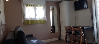 furnished studio in comfortable single-family house with mature garden