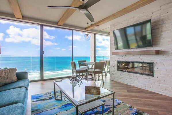 Living area - Holiday@Mermaid's Crossing-OceanView+pool+parking! (San Diego)