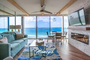 Smart TV, fireplace - Luxe Oceanfront view, murphy bed, parking and pool (San Diego)