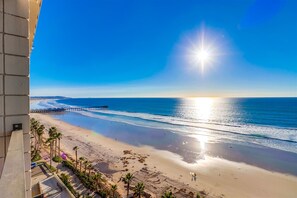 Beach - Luxe Oceanfront view, murphy bed, parking and pool (San Diego)
