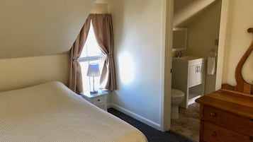 Standard Room | Blackout curtains, soundproofing, iron/ironing board, free WiFi