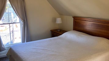 Standard Room | Blackout curtains, soundproofing, iron/ironing board, free WiFi