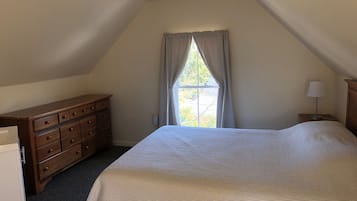 Standard Room | Blackout drapes, soundproofing, iron/ironing board, free WiFi
