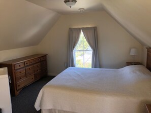 Standardzimmer | Verdunkelungsvorhänge, schallisolierte Zimmer, Bügeleisen/Bügelbrett