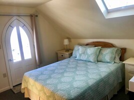 Standard Room | Blackout drapes, soundproofing, iron/ironing board, free WiFi