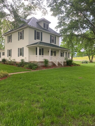 Beautiful Farmhouse Stay!