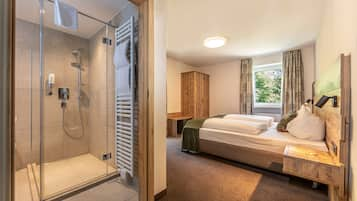 Double Room | Bathroom | Shower, hair dryer, towels