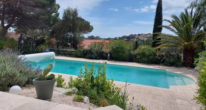 VILLA LES ISSAMBRES GOLFE DE ST TROPEZ 1KM DE LA MER