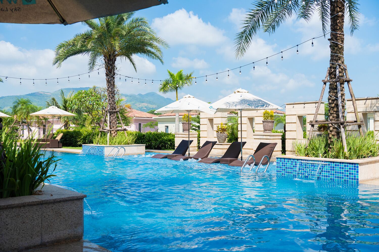 2 outdoor pools, open 6:00 AM to 10:00 PM, sun loungers