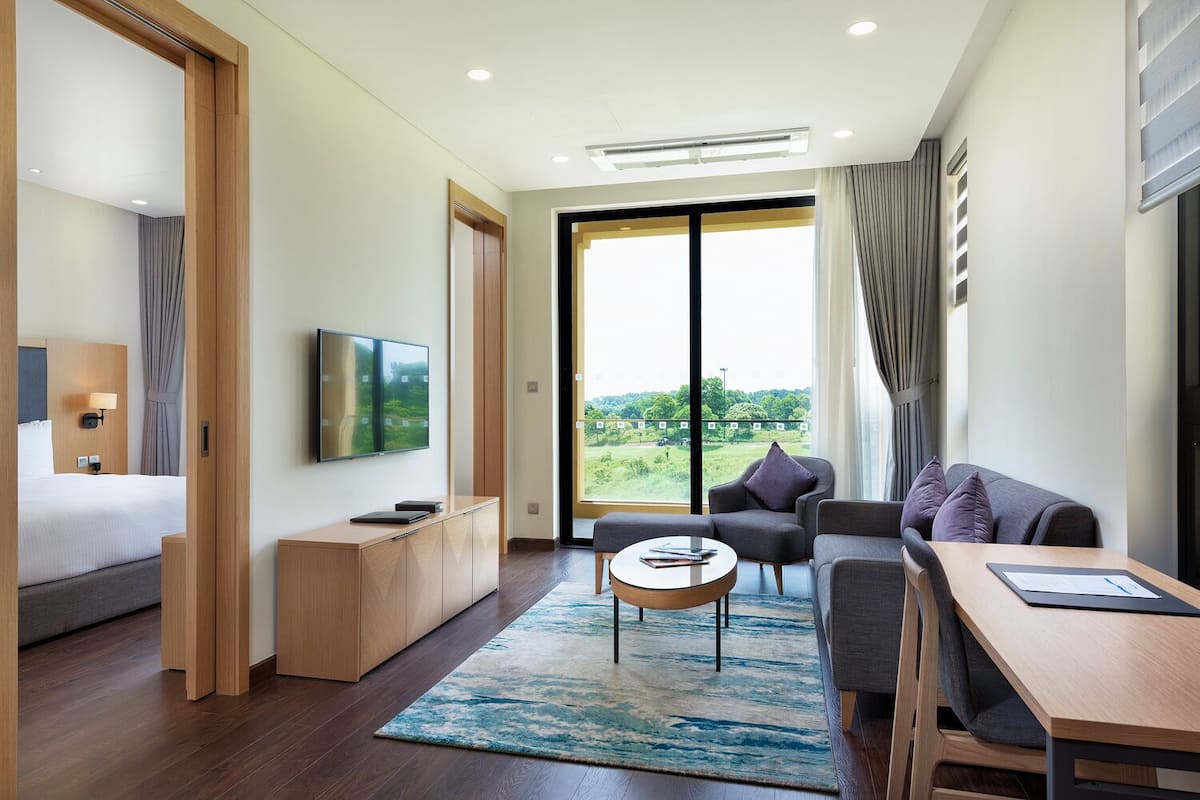 Resort Junior Suite | Minibar, coffre-fort, bureau