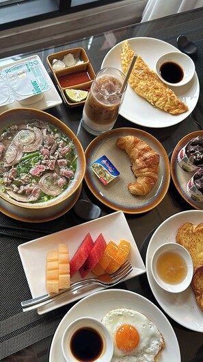 Free daily local cuisine breakfast - Wyndham Sky Lake Resort and Villas (Hanoi)