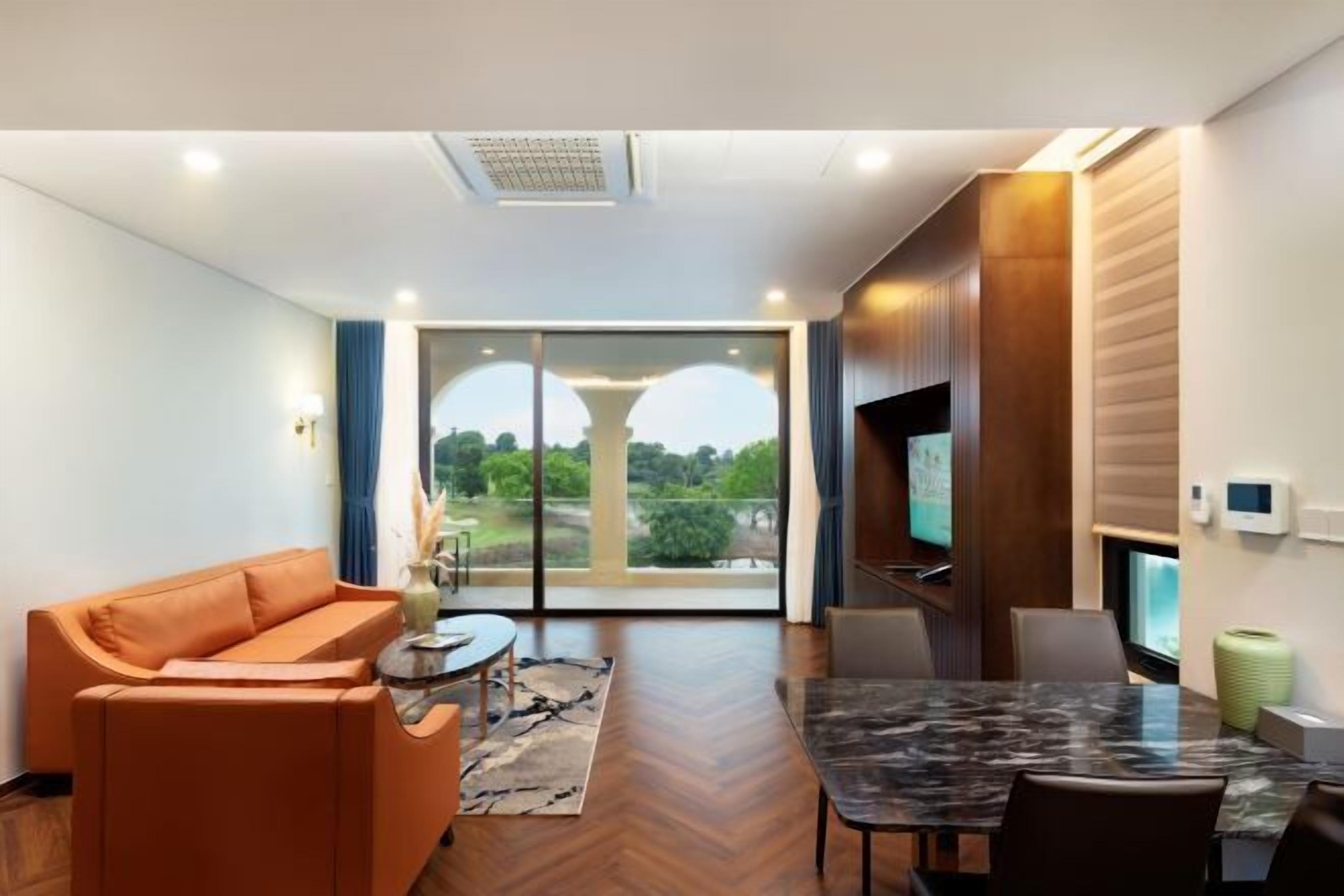 Living area | 49-inch LED TV with cable channels, TV