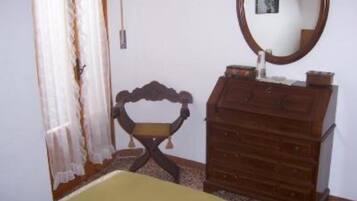 2 Schlafzimmer, BĂŒgeleisen/BĂŒgelbrett, kostenloses WLAN, BettwĂ€sche