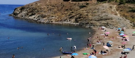 靠近海滩、沙滩椅