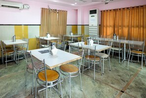 Dining - Super Hotel O Surya Residency (Hyderabad)