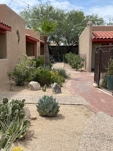Desert Morada Casita L 2 Bedroom 1 Bath Dog Friendly maximum 2-NO OTHER PETS