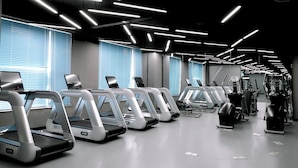 A modern gym with multiple treadmills and exercise machines. - Holiday Inn Express Liaocheng Chiping by IHG (Liaocheng)