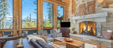 House, Multiple Beds (HILLTOP HIDEAWAY) | Living room | TV, fireplace, DVD player