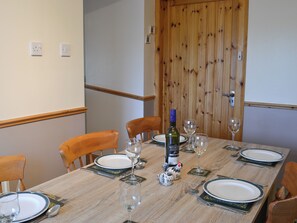 Dining - 4 bedroom accommodation in Fenwick, near Kilmarnock (Fenwick, near Kilmarnock)