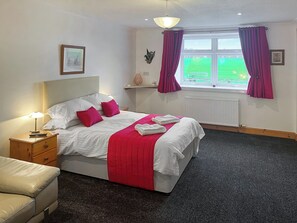 4 bedrooms, free WiFi, bed sheets