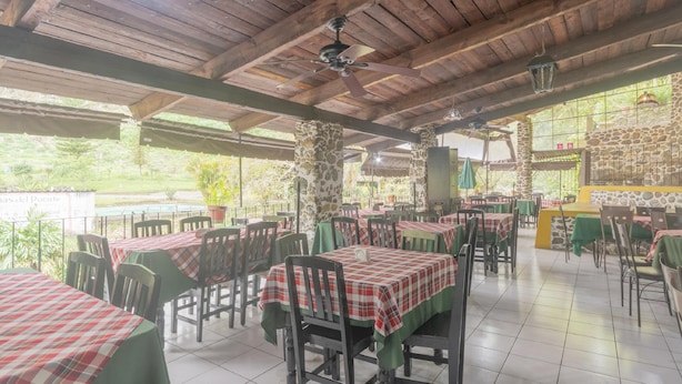 Breakfast and lunch served - OYO Hotel Coyopolan (Xico)