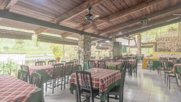 Se sirven desayunos y comidas