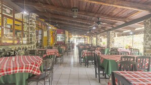 Breakfast and lunch served - OYO Hotel Coyopolan (Xico)