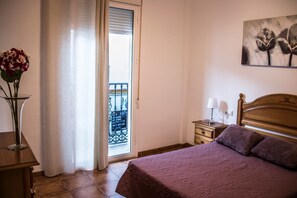 3 عدّة غرف نوم ومساحة عمل للكمبيوتر المحمول وواي فاي وملاءات أسرّة